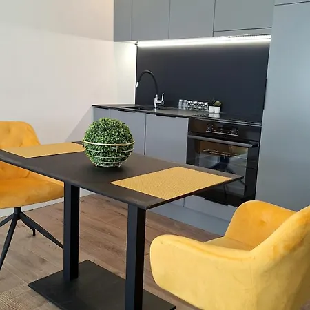 Apartment Starlight Yellow Szeged