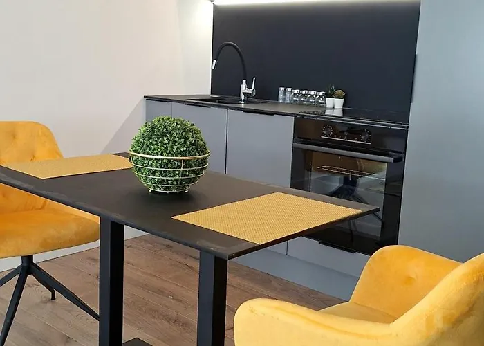 Apartment Starlight Yellow Szeged