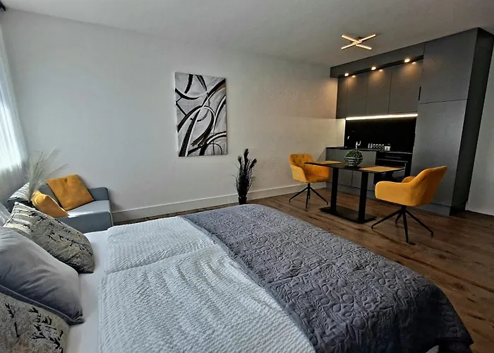 Starlight Yellow Apartment Szeged